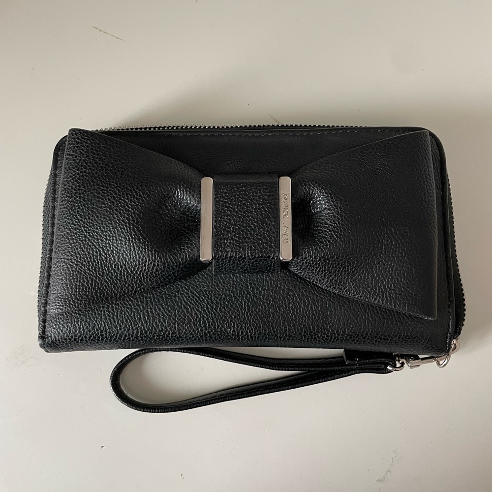 BETSEY JOHNSON ⭑ black wristlet